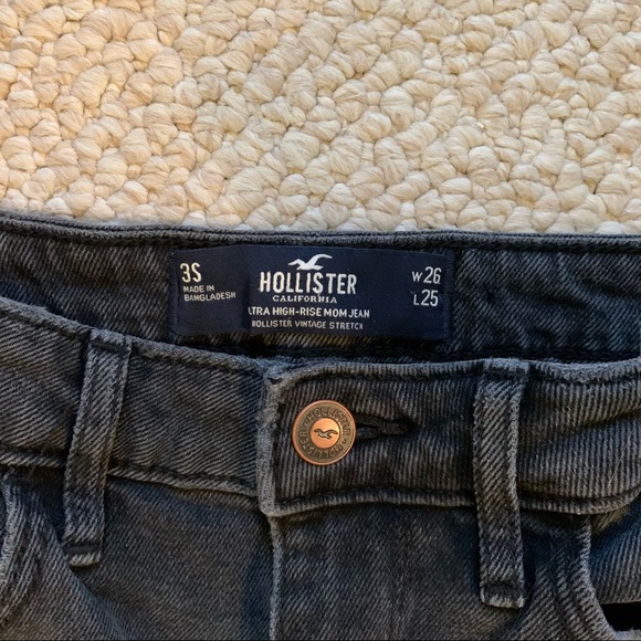 Black Hollister High Rise SHORT Mom Jeans - Picture 3 of 3